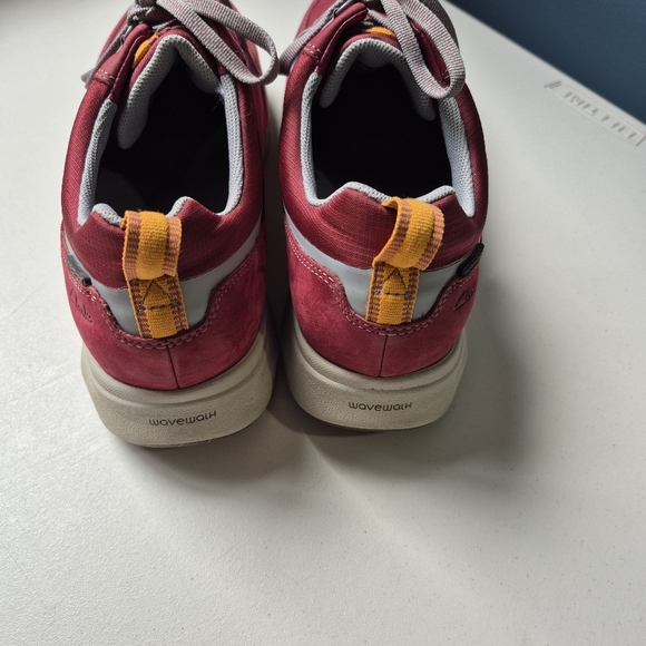 Clarks Sneakers Womens‎ 10 Burgundy Wave Walk Waterproof Lace Up - Picture 3 of 9